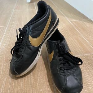 Women’s size 7 Black and Gold limited Nike Shoes